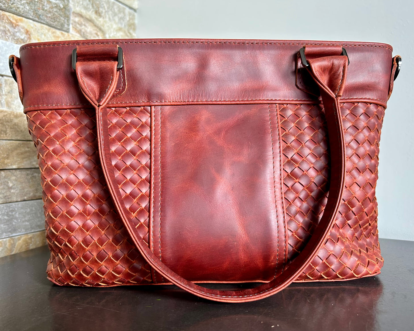 Woven Midsize Handbag Fieno