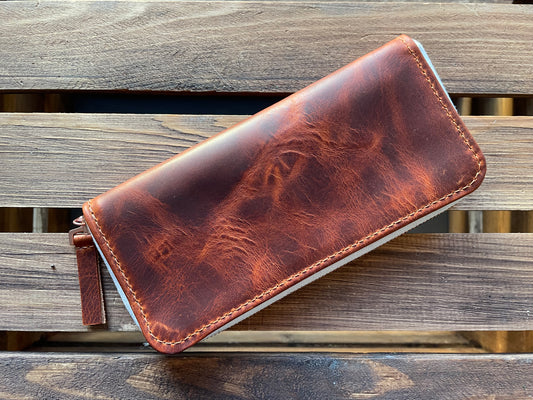 Zippered wallet in cognac